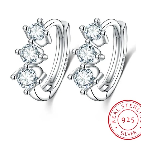 ♨️S925 Sterling Silver 3 Stone D-Color Moissanite Diamond Huggie Earrings - Picture 7 of 7